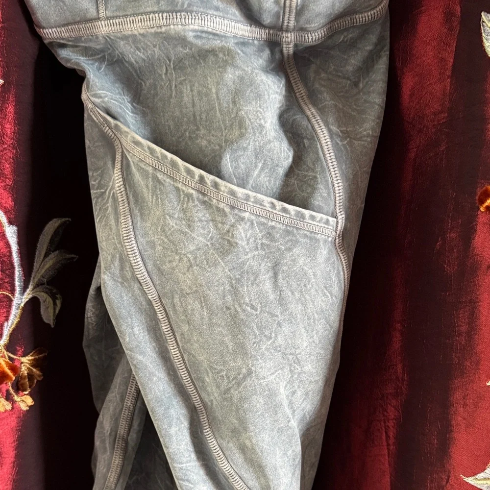 Gray Patterned Leggings - Picture 2 of 5